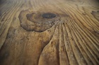 09_Tisch_aus_Altholz_Detail_Oberflaeche.JPG