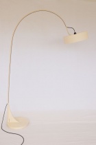 3_Bogenlampe_Holz_Esche.JPG